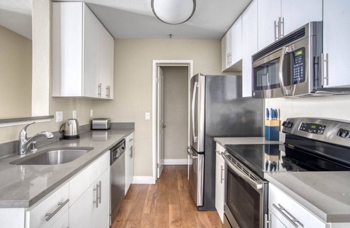 Old Mountain View Apartamento | Gorgeous Downtown Mountain View 2BR w/ Gym, Pool & Patio, by Blueground