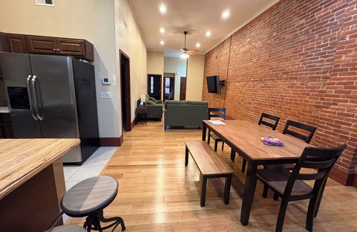 New Franklin Apartamento | Gorgeous, downtown apartment w/ laundry in unit