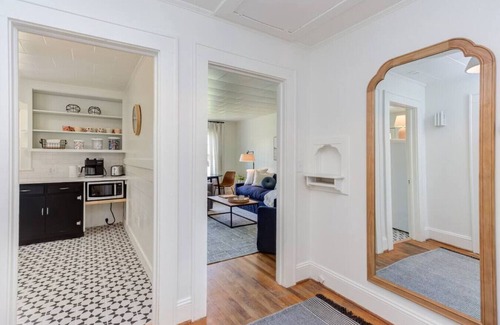 Graham Casa | Gorgeous duplex home near charming park