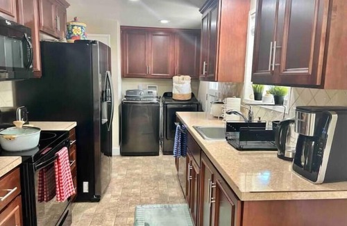 Beaverton Casa | 💎 Gorgeous Entire House + Parking 💎