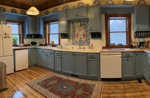 North Creek Casa | GORGEOUS FAMILY FRIENDLY VICTORIAN WITH ALL NATURAL CEDAR HOT TUB NEAR GORE MT
