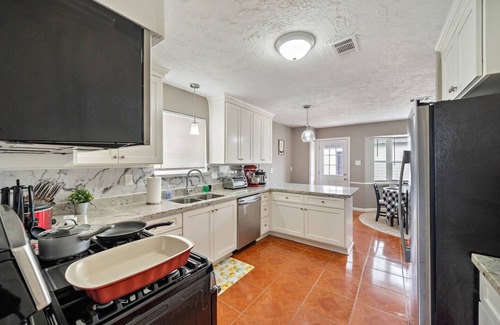 Greater Fondren Southwest Casa | GORGEOUS FAMILY HOME - MINS TO DOWNTOWN HOUSTON