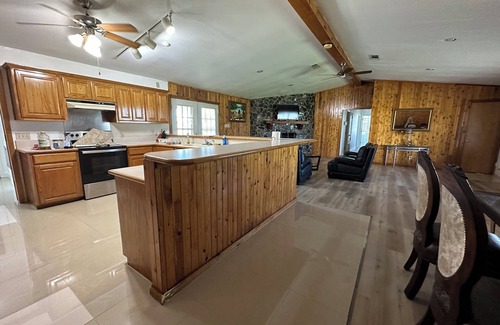 Westminster Casa | Gorgeous Farmhouse blend Rustic Charm & Modern Comfort! Vacation Dream in Bells