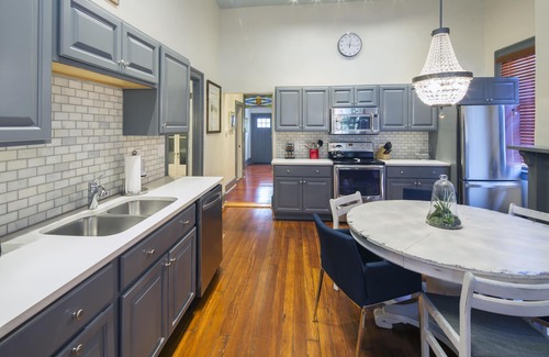 Historic Downtown Savannah Apartamento | Gorgeous Garden Suite - One Level Living at Forsyth Park