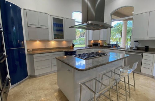 Port Saint Lucie Casa | Gorgeous Gated Getaway