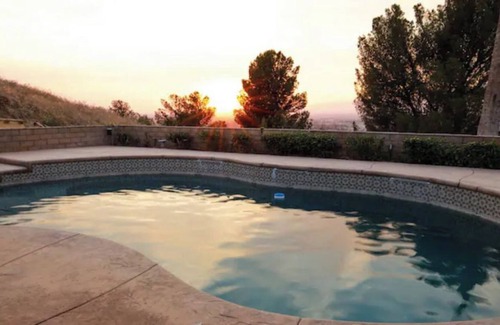 Jurupa Valley Casa | Gorgeous Gated Golf Course Estate