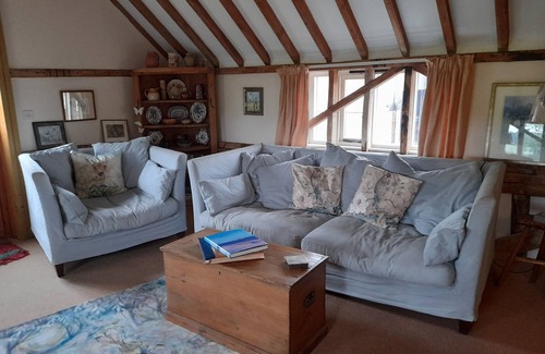 Chediston Casa | Gorgeous 2 bedroom Barn, Pet friendly, close to Halesworth