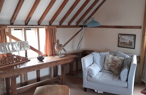 Chediston Casa | Gorgeous 2 bedroom Barn, Pet friendly, close to Halesworth