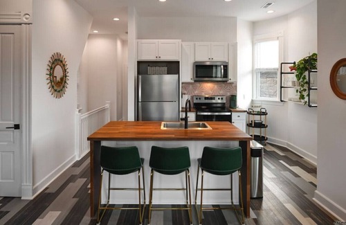 East Walnut HIlls Apartamento | Gorgeous Gem in Heart of Hills