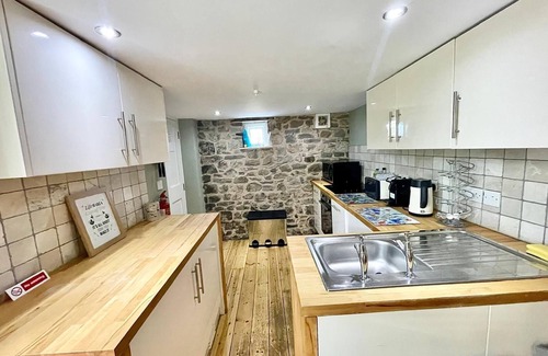 Monkswood Cabaña | Gorgeous Georgian Cottage, Hampers, Fast Wifi, Pets Welcome!
