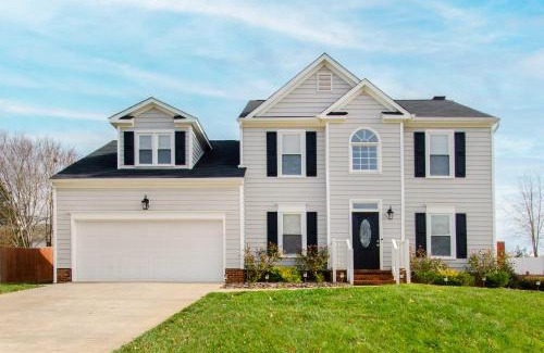 Graham Casa | Gorgeous Graham Home with Private Outdoor Pool!