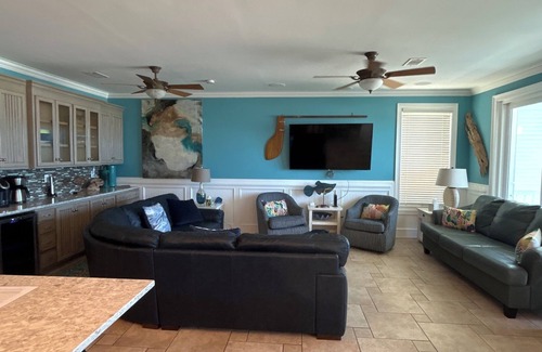 Plantation Casa | Gorgeous Gulf Front Home, 8 bed/7 bath, Pool, Elevator, and all the amenities!