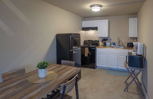 Near East Side Hotel | Gorgeous Guesthouse Near Amazing Downtown