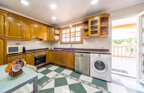 La Pobla de Vallbona Casa | Gorgeous home in Urbanización La Sima