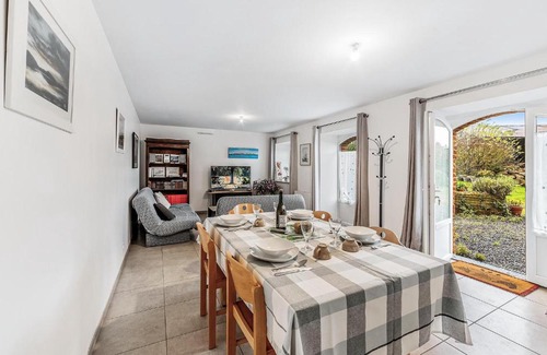 Saint-Meloir-des-Ondes Casa | Gorgeous Home In Saint-Méloir-Des-Ondes