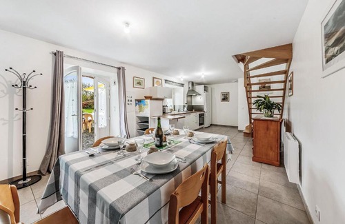 Saint-Meloir-des-Ondes Casa | Gorgeous Home In Saint-Méloir-Des-Ondes