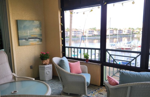 Burnt Store Marina Condominio | Hermosa vista al puerto y magníficas puestas de sol! ¡Mira cómo juegan los manatíes!