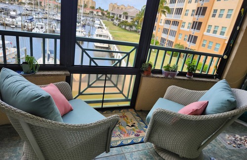 Burnt Store Marina Condominio | Hermosa vista al puerto y magníficas puestas de sol! ¡Mira cómo juegan los manatíes!