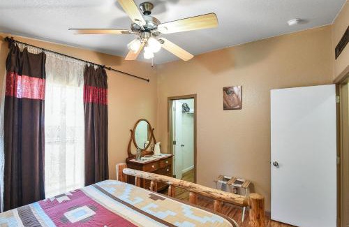 Parks Casa | Gorgeous Historic 3 BR Log Cabin w Forest Views 20 Minutes from Flagstaff Now with Wi-Fi