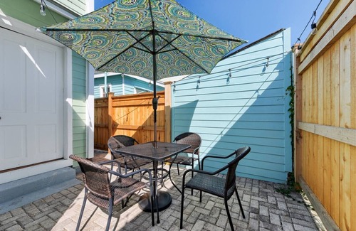 Faubourg Lafayette Cabaña | Gorgeous Historic New Orleans Cottage