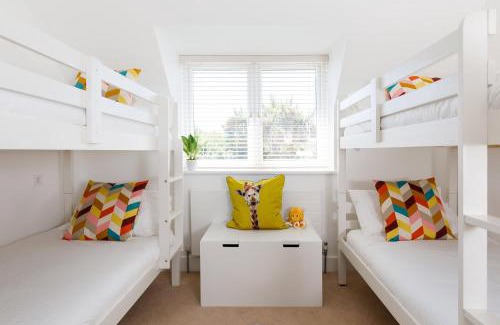 East Wittering Casa | Gorgeous home for 12 - Walk to Beach - Sea View