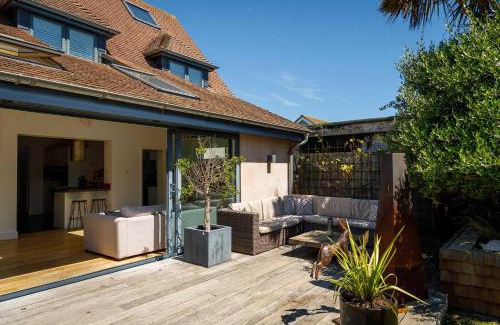 East Wittering Casa | Gorgeous home for 12 - Walk to Beach - Sea View