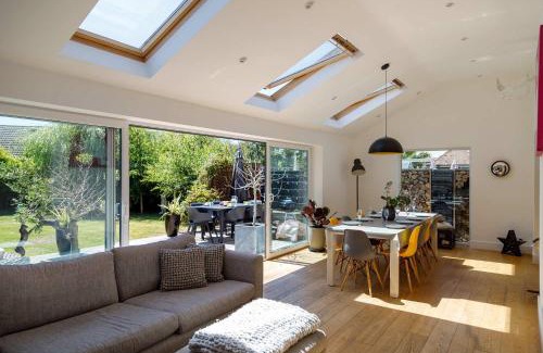 East Wittering Casa | Gorgeous home for 12 - Walk to Beach - Sea View
