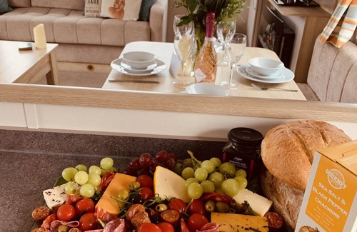 Dogdyke Cabina | Gorgeous Home from Home Luxury 8 Berth Lodge with Sunken Hot Tub