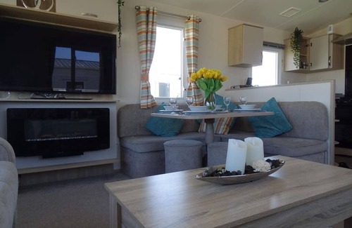 Dogdyke Cabina | Gorgeous Home from Home Luxury 8 Berth Lodge with Sunken Hot Tub