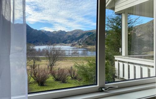 Vanylven Casa | Gorgeous Home In Åheim