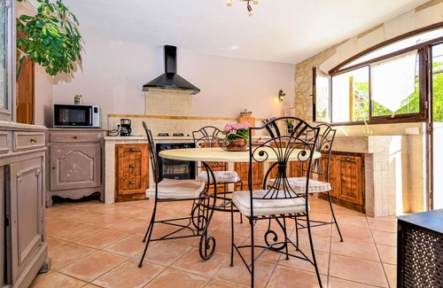 Boulbon Casa | Preciosa casa en Boulbon con cocina.