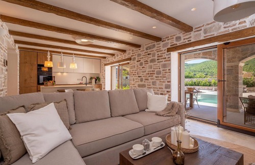 Businci Casa | Hermosa casa de 5 habitaciones en Cera