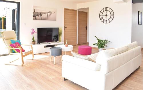 Creances Casa | Gorgeous Home In Créances With Wifi