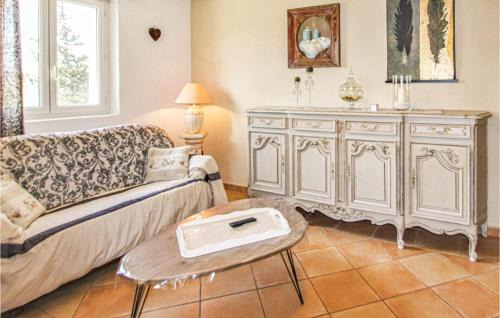 Rochefort-du-Gard Casa | Gorgeous Home In Rochefort Du Gard With Kitchen