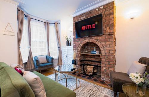 Lincoln Casa | Gorgeous Home in Heart of Historic Lincoln