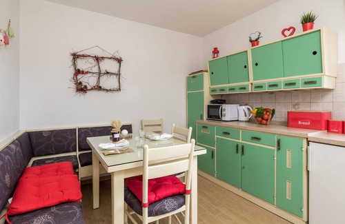 Gospic Casa | Preciosa casa en Klanac con cocina.