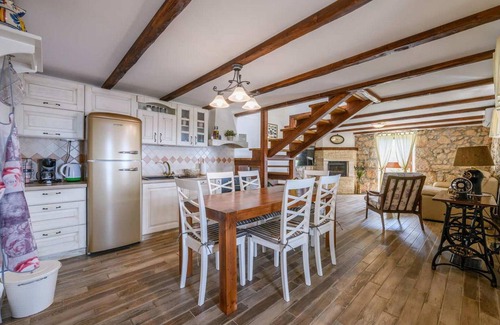 Zagorje Casa | Preciosa casa en Krsan con WiFi