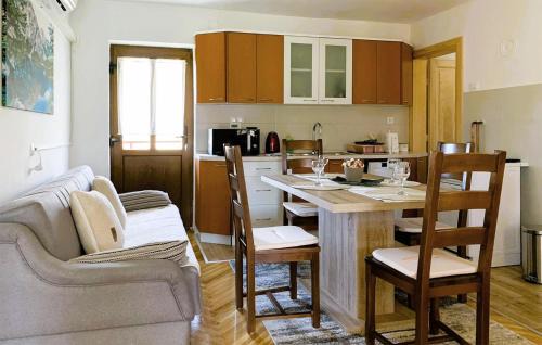 Perusic Casa | Gorgeous Home In Perusic