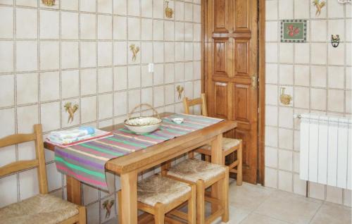 Villamayor Casa | Gorgeous Home In Piloña With Kitchen