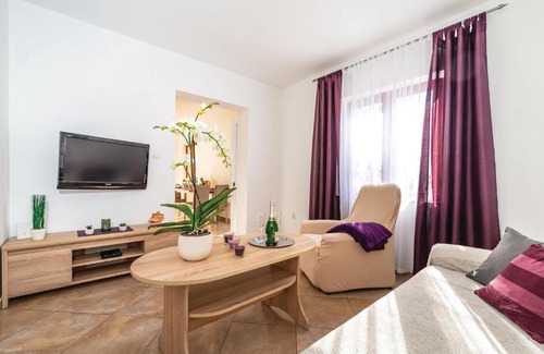 Razanac Casa | Gorgeous Home In Razanac With Kitchen