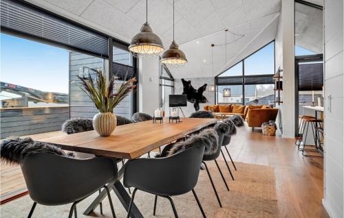 Sjølund Casa | Gorgeous Home In Sjølund With Kitchen