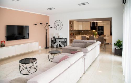 Smrika Casa | Gorgeous Home In Smrika With Sauna