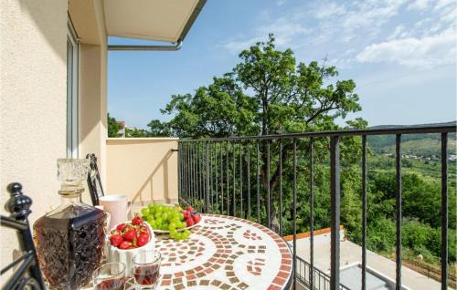 Split Casa | Gorgeous Home In Srinjine With Kitchen