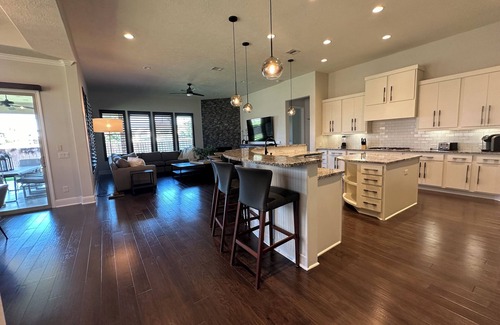 Tomball Casa | Gorgeous Home in The Woodlands - Creekside