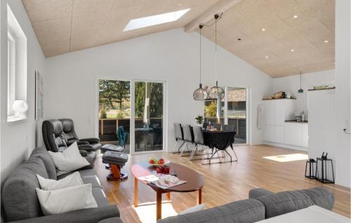 Hoensinge Casa | Gorgeous Home In Vig With Kitchen