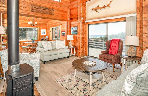Sereno del Mar Casa | Gorgeous Home Located in Sereno Del Mar w/Ocean Views, Deck, Free WiFi