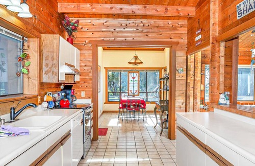 Sereno del Mar Casa | Gorgeous Home Located in Sereno Del Mar w/Ocean Views, Deck, Free WiFi