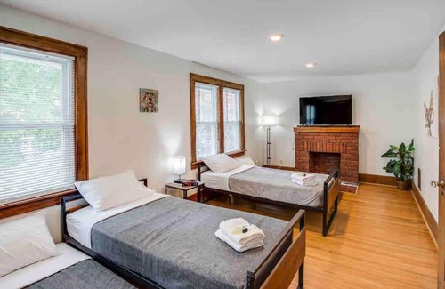 Rochester Apartamento | ~Gorgeous Home~ Mins to Strong/UofR/Airport/Dwnt/RIT w/new AC