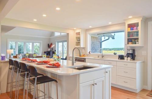 Wellfleet Casa | Gorgeous Home near Picturesque Lt Island