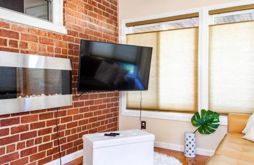 Northeast Casa | Gorgeous Home Tucked Away in Greener Part of Town Transit-Friendly